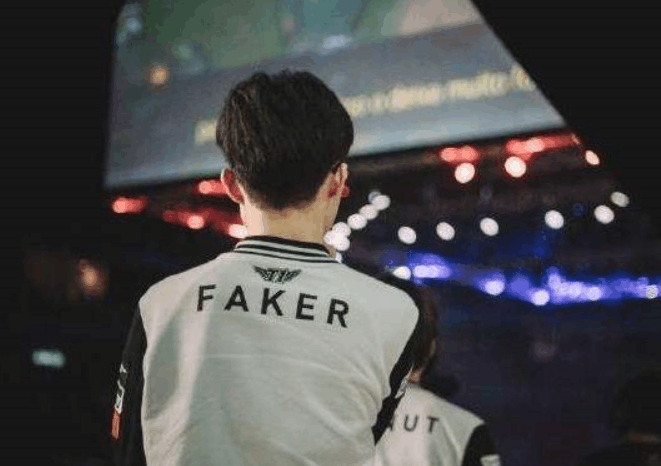 FlyQuest 签下罗马尼亚 AWPer regali