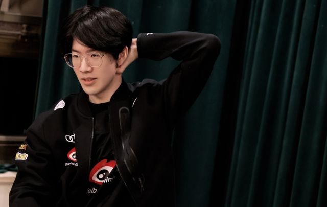 英雄联盟比赛：Kid峡谷之巅偶遇Perkz，双方交流整活