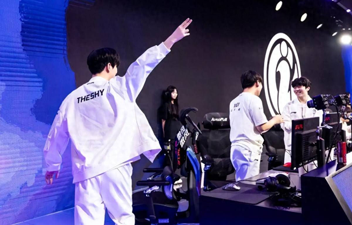 LCK选手合同：HLE五名选手11月份左右将全部成为自由人