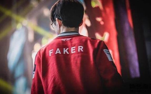 TES赛后群访 JackeyLove ：因为对面的英雄更厉害，所以第二局开局没打过