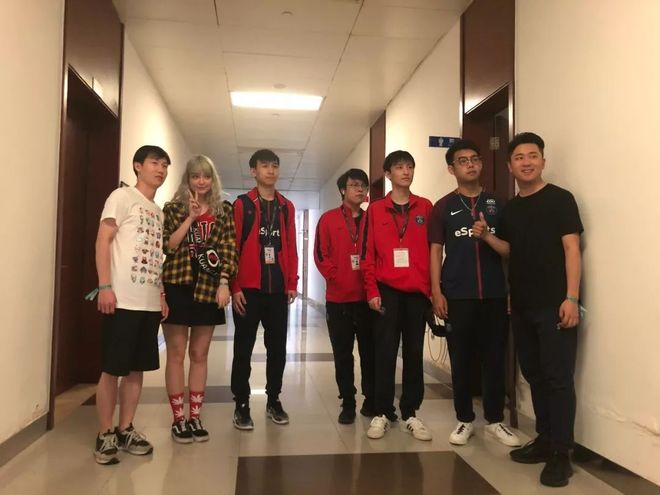 GALA ：如果有机会，可能也会玩卡莎，但现在的卡莎有点垃圾