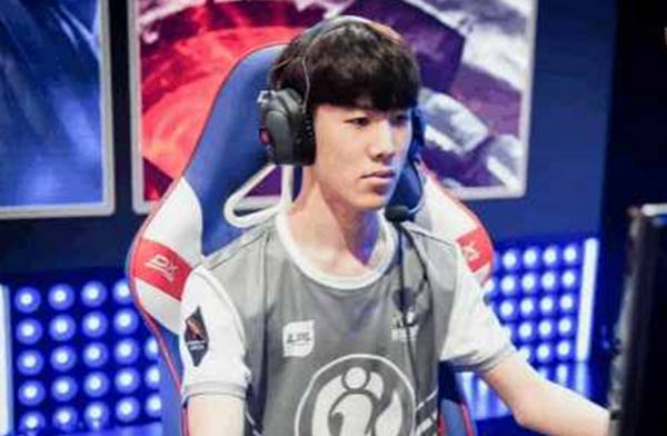 Smash + Keria 的对线崩溃，整个线路爆炸！ Peanut 完全击败了 Oner ， Hanwha Life Esports 稳定得分